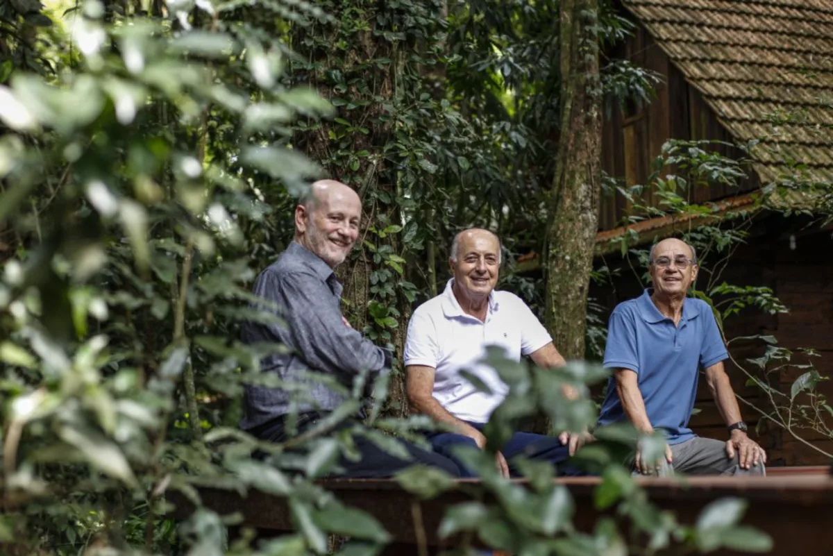 Participarão do bate-papo o engenheiro civil Alan Cannell e os arquitetos Abrão Assad e Osvaldo Navaro. Foto: Daniel Castellano/Gazeta do Povo