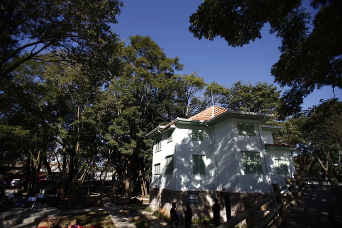 Construção data da década de 1930 e impressiona pelos desenhos e pela distribuição dos volumes ao redor do pentágono. Foto: Jonathan Campos/Gazeta do Povo.