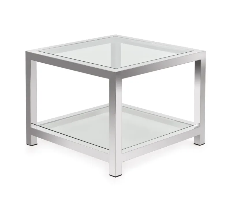 Mesa lateral Corleo. Peça importada  com estrutura e tampo em aço inox polido.
De R$ 7.016, por R$ 1.841,70.