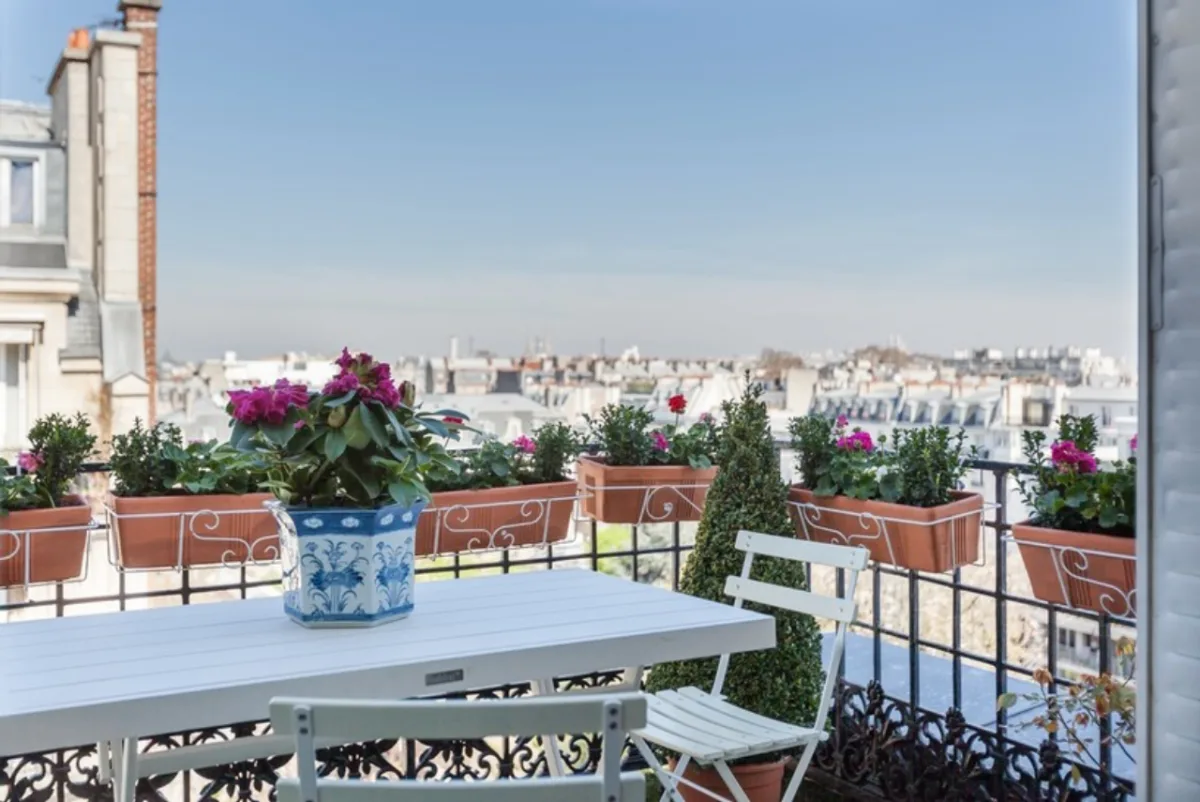 Vista do terraço do apartamento da Saint-Germain-des-Prés, no Le Marais, em Paris. Fotos: Divulgação