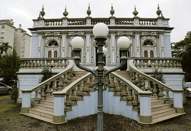 Em 1906, o Palacete dos Leões abrigou o presidente Affonso Pena, na falta de hotéis de qualidade na cidade à época. Foto: Ivonaldo Alexandre/Gazeta do Povo.