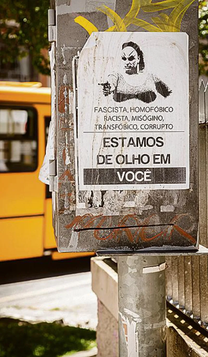 Cartaz próximo à Reitoria.