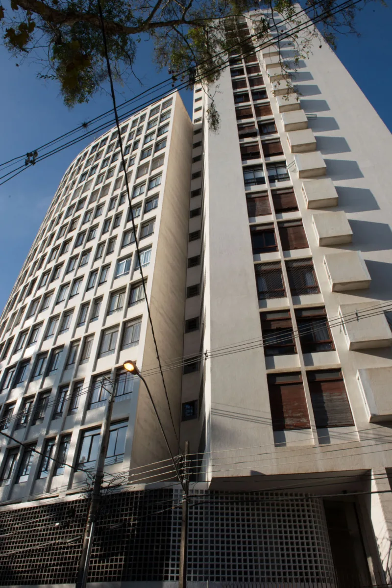 Edifício Maurício Thá, construído no ano de 1967 com projeto do arquiteto Elgson Ribeiro Gomes. Foto: Washington Takeuchi.