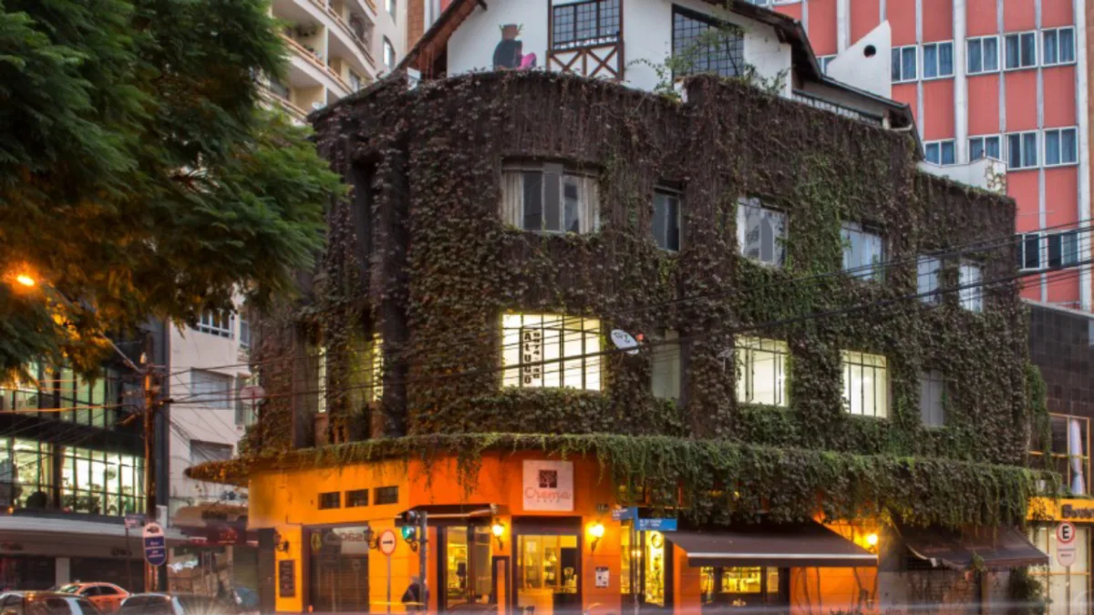 Edifício Anita, que abriga a Casa Samambaia no último andar. Foto: Alexandre Chien e Washington Takeuchi
