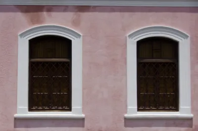 Fotógrafa curitibana registra portas e janelas do mundo para cada dia do ano