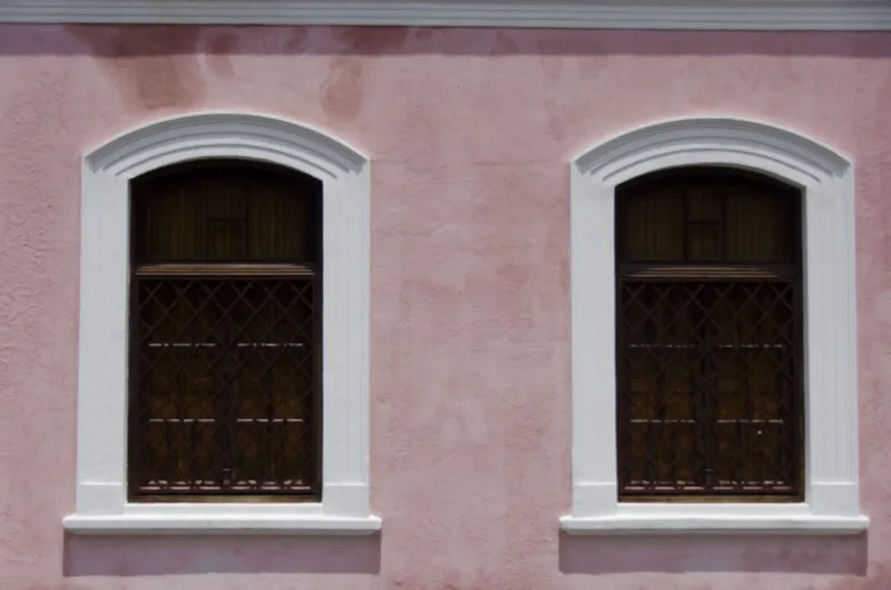 Fotógrafa curitibana registra portas e janelas do mundo para cada dia do ano