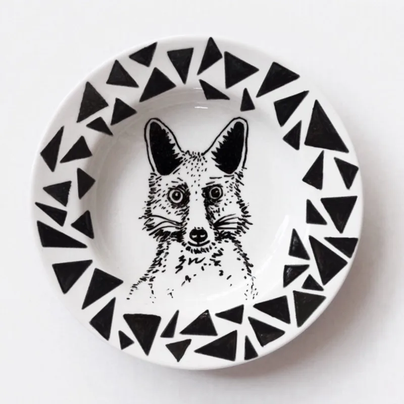 Prato decorativo Raposa, pintado à mão. Na Mari Mauro, R$ 80.