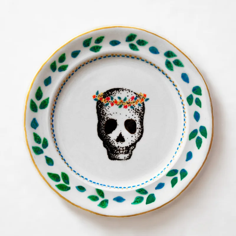 Prato decorativo Caveira, feito artesanalmente. Na Mari Mauro, R$ 75.