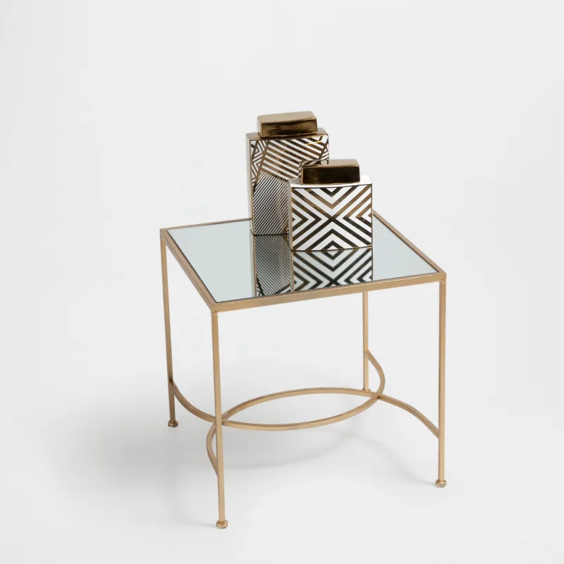 Mesa Espelho com Base em Arcos Zara Home. R$399,90.