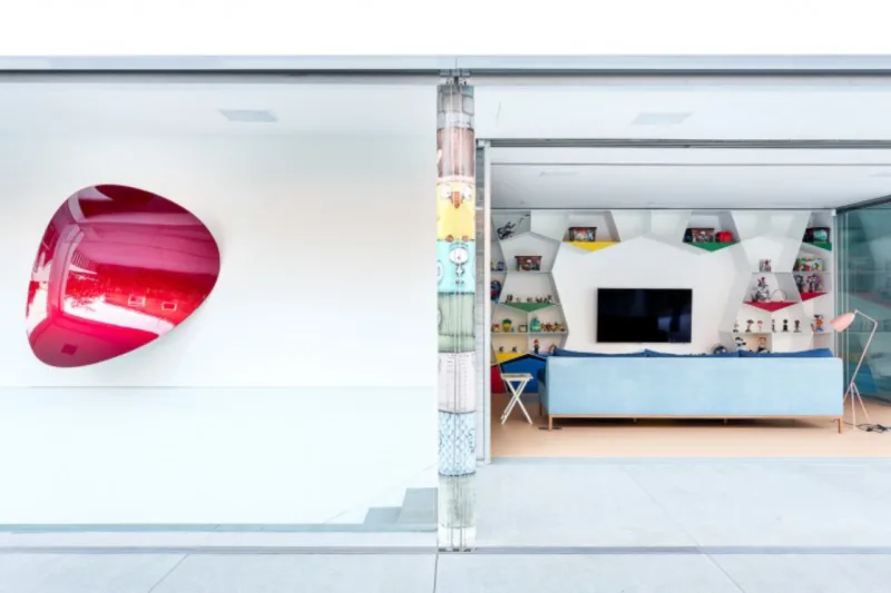 Arquitetura contemporânea de espaço para diversão alia minimalismo com obras de grandes artistas de rua. Fotos: Ricardo Bassetti/Divulgação