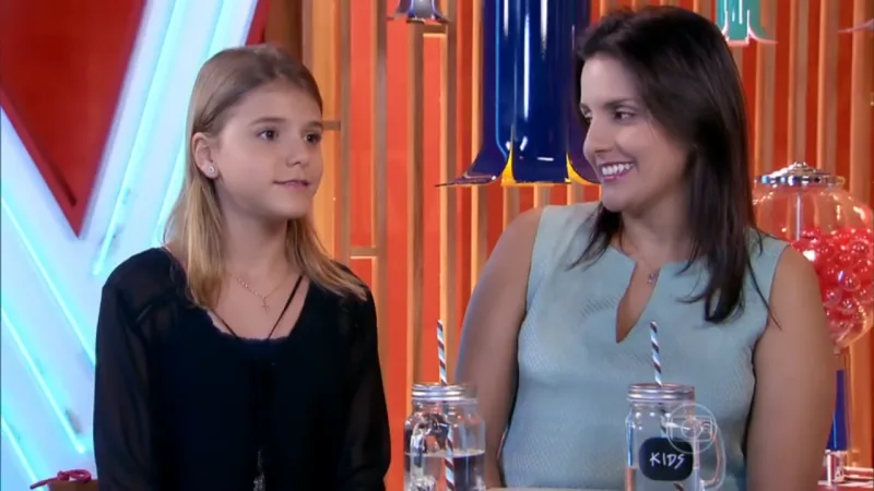 A participante Giulia Nassa, de 13 anos, e sua mãe. Imagem: Reprodução Globo