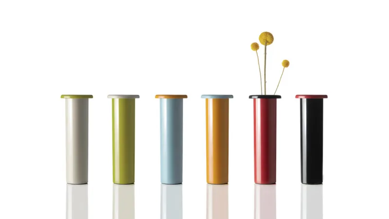 Bouquet, de Brogliato Traverso, para Magis: uma lâmpada portátil recarregável por USB, além de ser também um vaso de flores