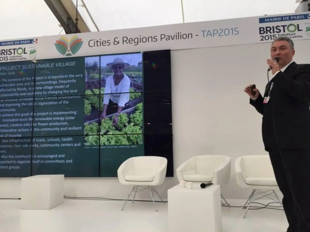 O superintendente da Secretaria Municipal de Meio Ambiente, Alfredo Vicente de Castro Trindade, em sua apresentação na COP21. Foto: Prefeitura Municipal de Curitiba / divulgação.