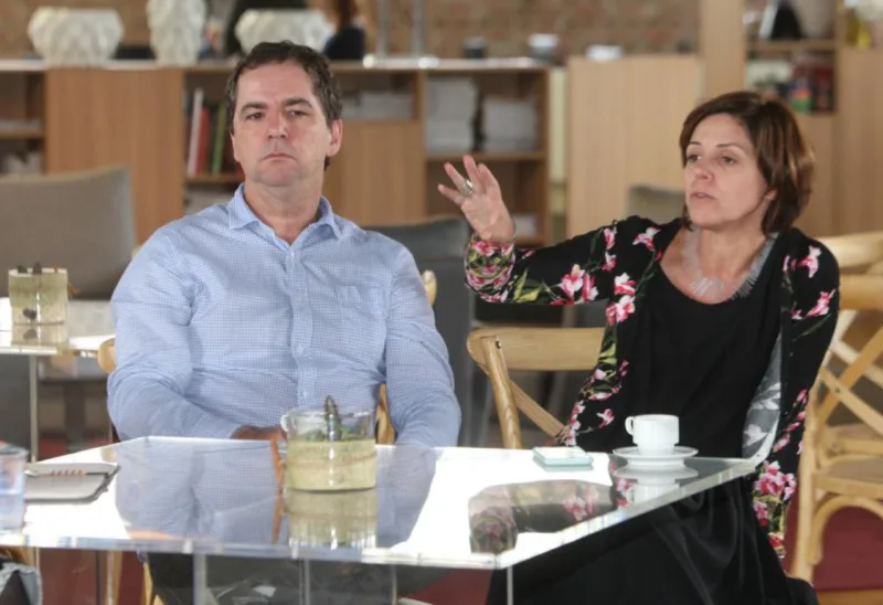 André Largura e Giovana Kimak.
