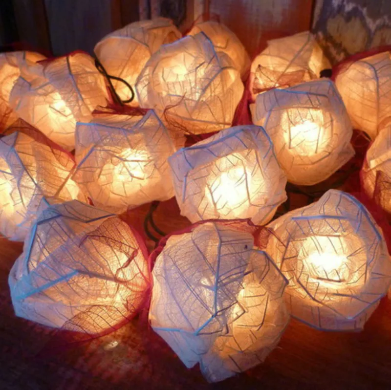 Fio de luz Rosa, com 2,50m e 20 rosas. R$ 119,90.