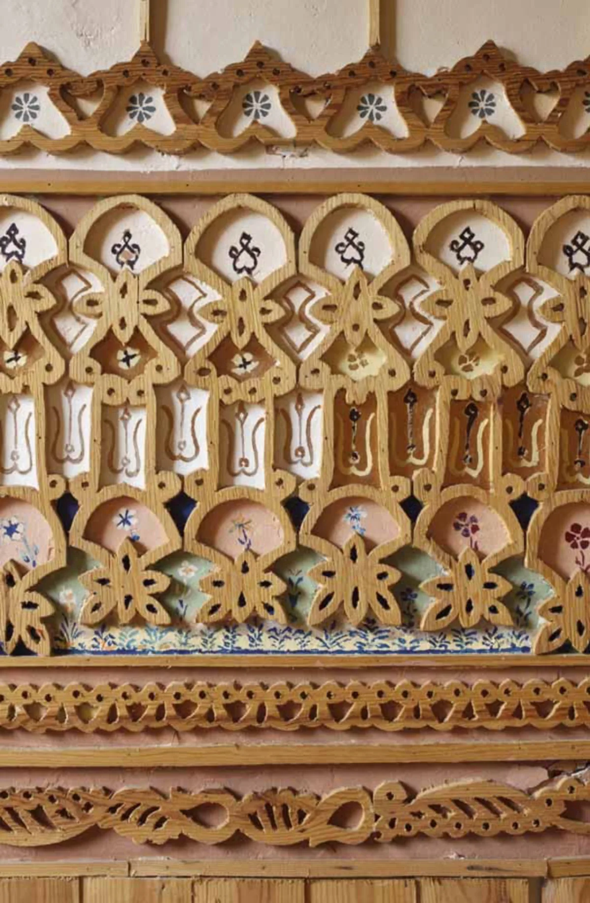 Painéis de madeira feitos à mão pelo queniano Khadambi Asalache durante 20 anos em uma casa em Londres. 
Fotos: National Trust / Divulgação