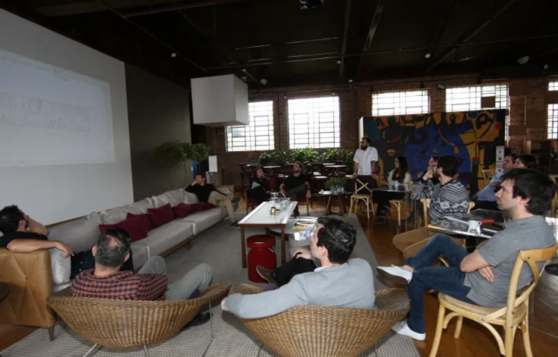 Arquitetos e designers participam da primeira reunião da Lab Haus Design. Foto: Anielle Nascimento/Gazeta do Povo.