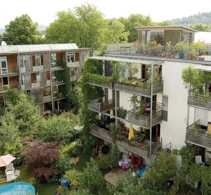 Casas construídas com conceito sustentável garante economia de energia em Freiburg, na Alemanha.