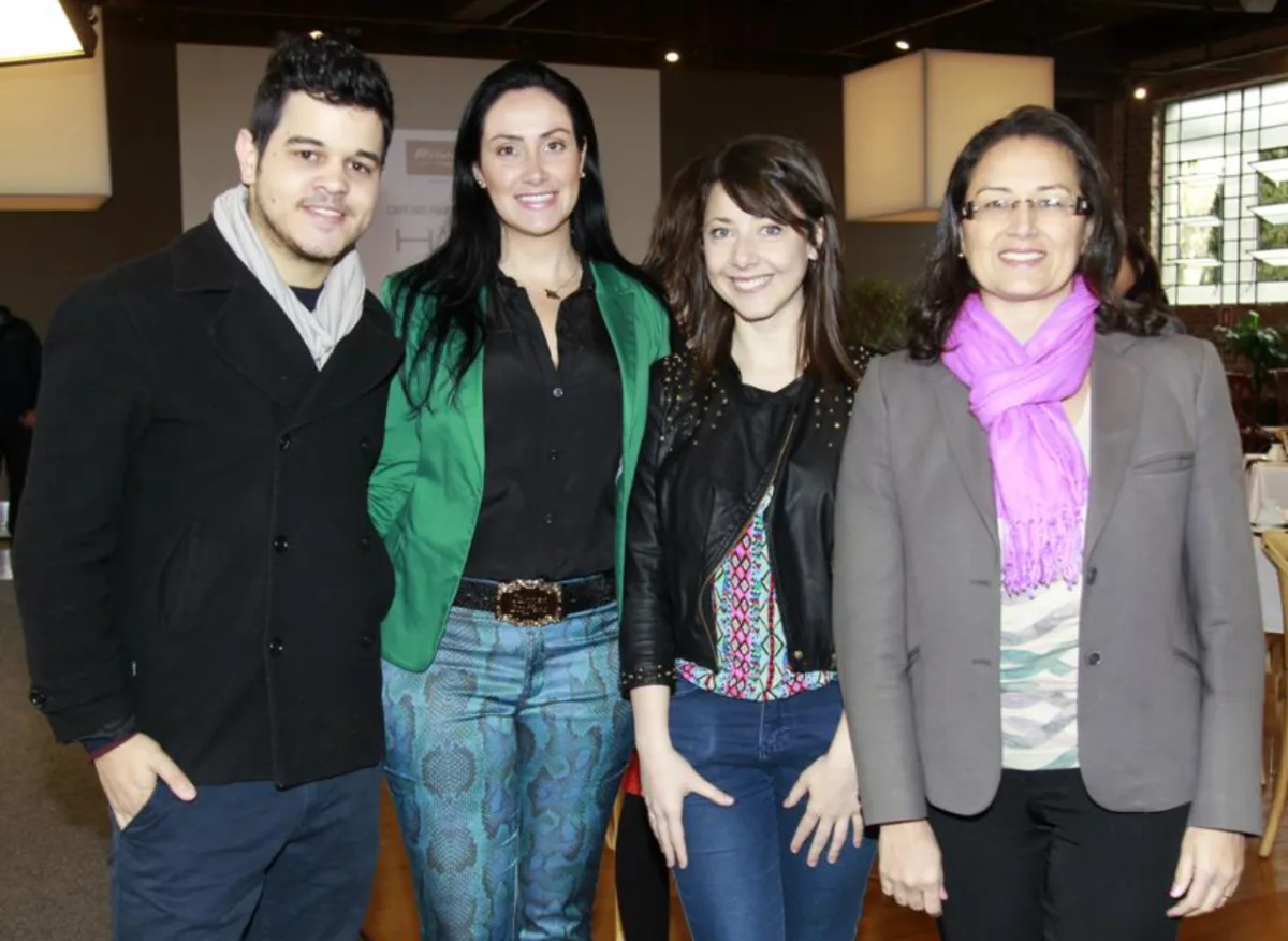 Thiago Sganzela, Sheila Nidai e Isabela Fuchs, representantes das Tintas Renner, e Daniela Sumida, arquiteta.
Fotos: Aniele Nascimento/Gazeta do Povo