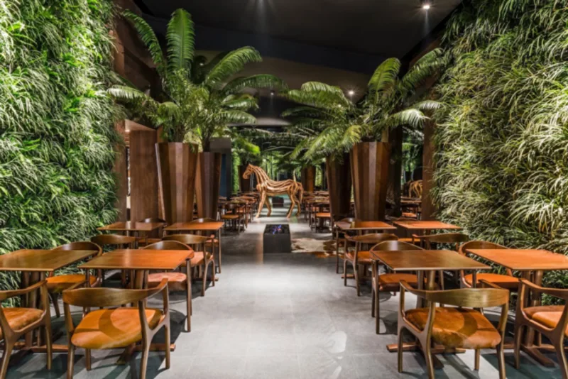 Restaurante e Praça da Casa Cor Paraná, de 2014, realizada no Cine Ribalta, no Cabral, em Curitiba. (Foto: Edison Garcia)