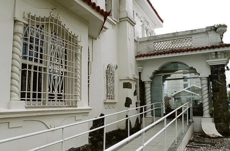 Detalhes em construção no Batel remetem a vários estilos arquitetônicos.