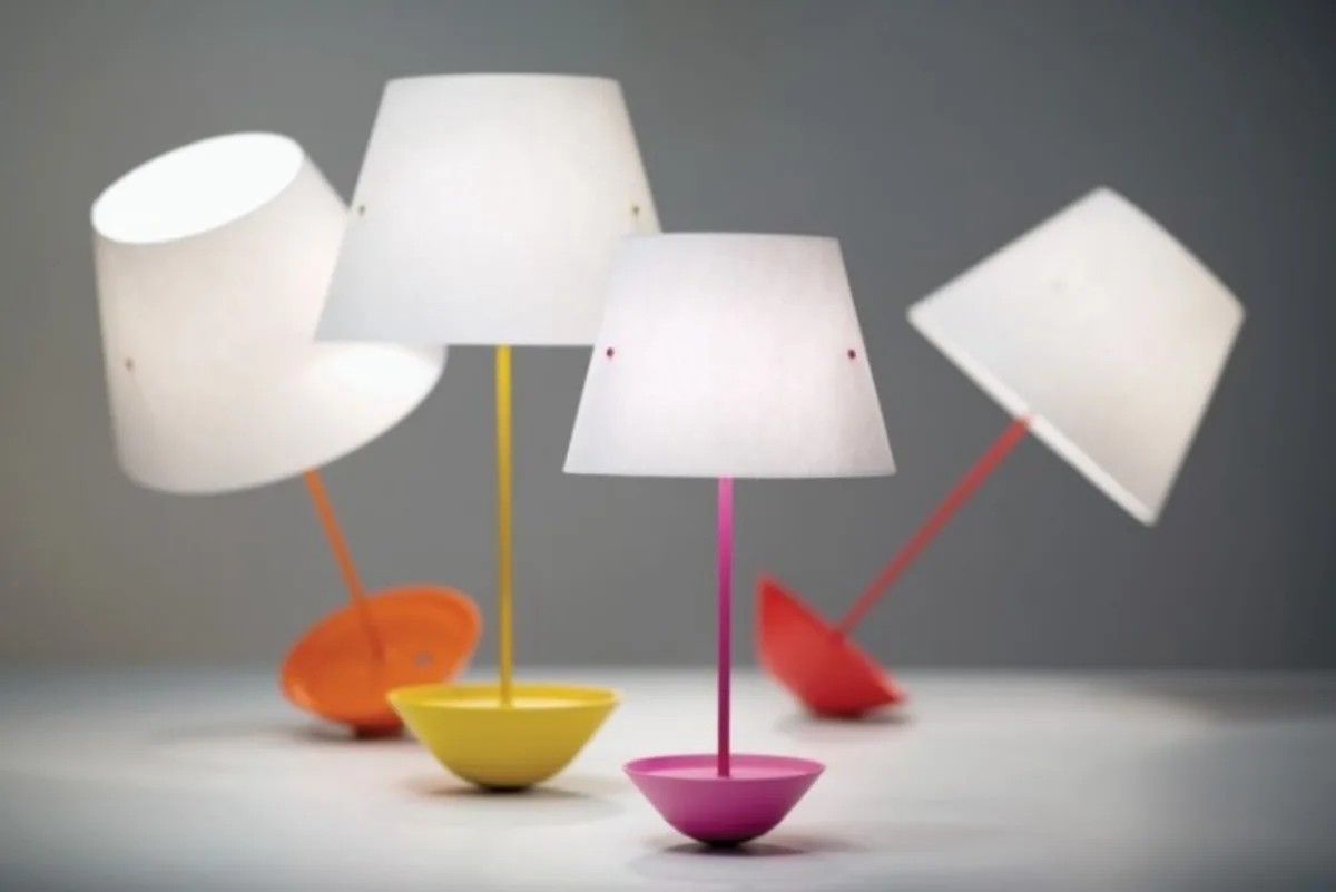 Luminárias Vinte2 e Fool, criadas pelo paulistano Fernando Prado, exclusivamente para a Lumini. Crédito: Divulgação.