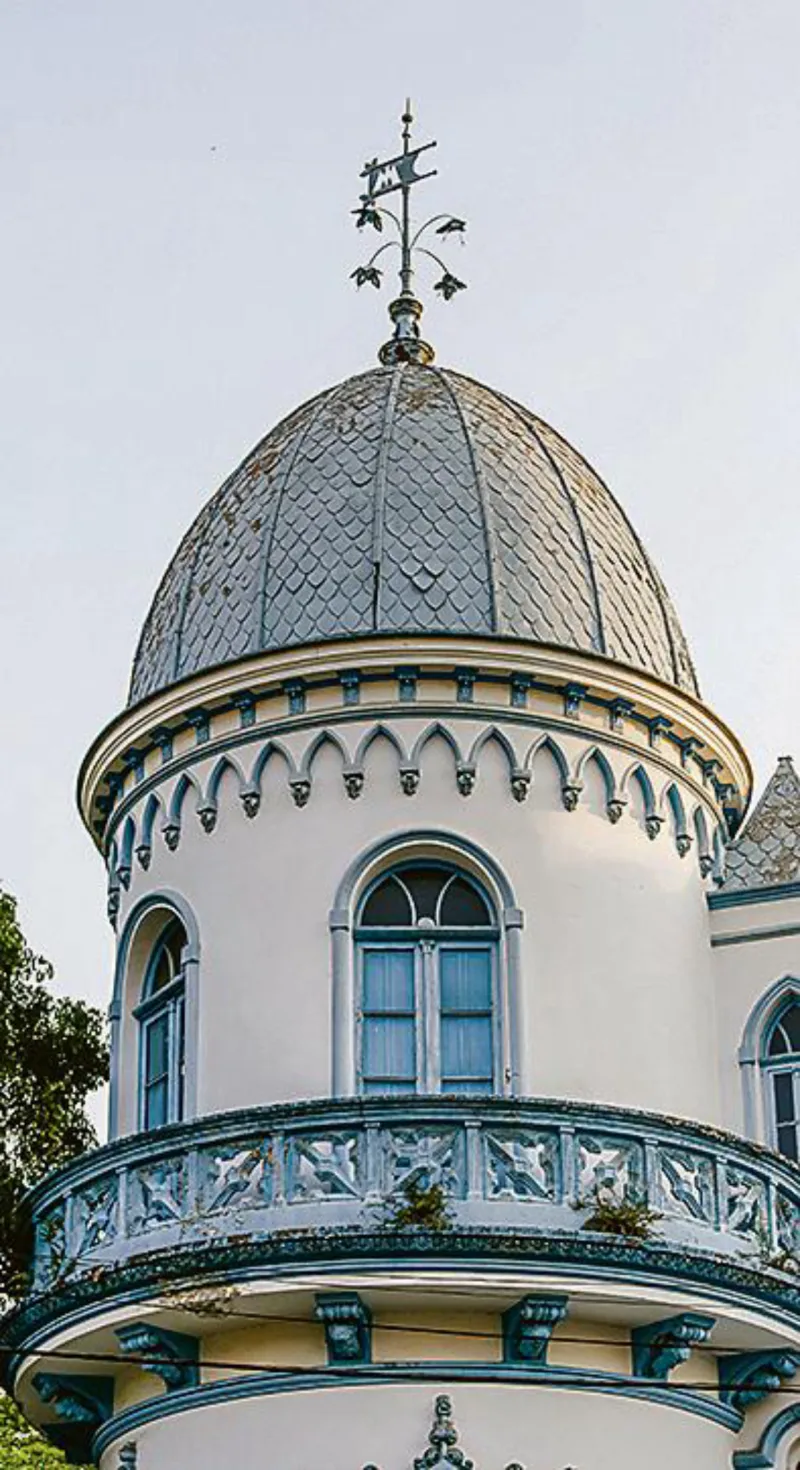 Detalhe da Cúpula oval em casarão na Comendador Araújo.