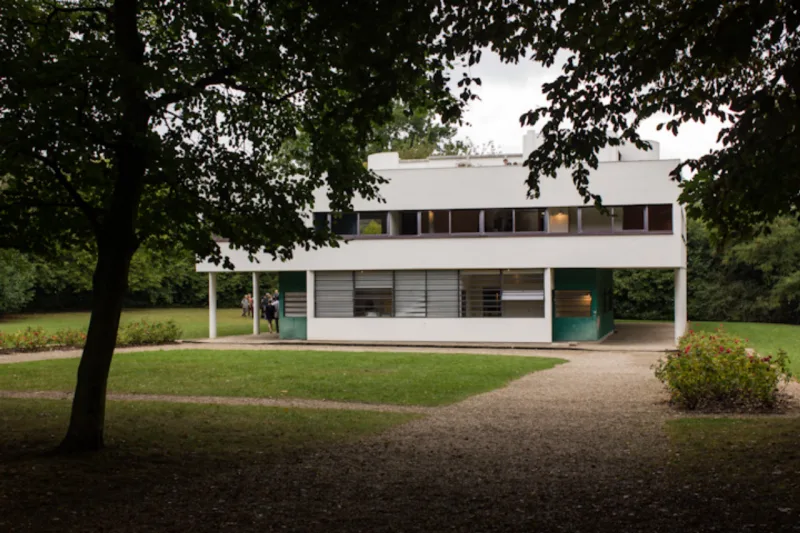 Fachada principal da Villa Savoye, França. Crédito: Daniel Cuaresma.