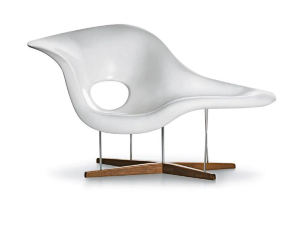 Clássica poltrona dos Eames, a La Chaise foi inspirada na escultura “Nu Reclinado” de Gaston Lachaise (detalhe). Hans Hansen/Divulgação.