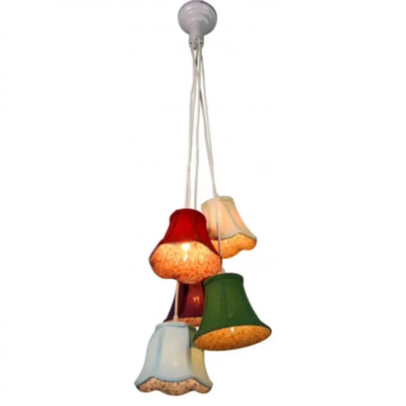 Luminária colorida com cúpulas de metal. Na Kaza on sale, R$ 663.