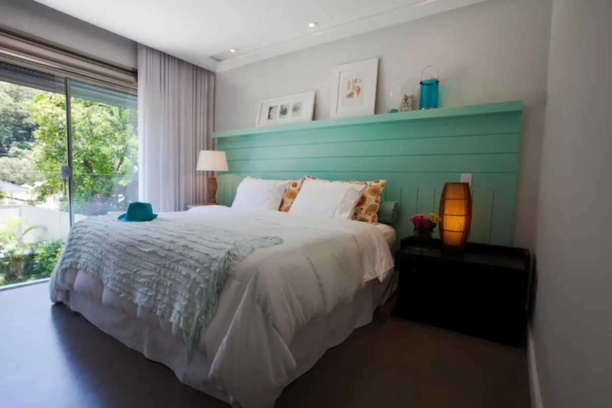 Quarto projetado pela dupla de arquitetos Sérgio Valliatti e Luciana Patrão. Foto: divulgação. 