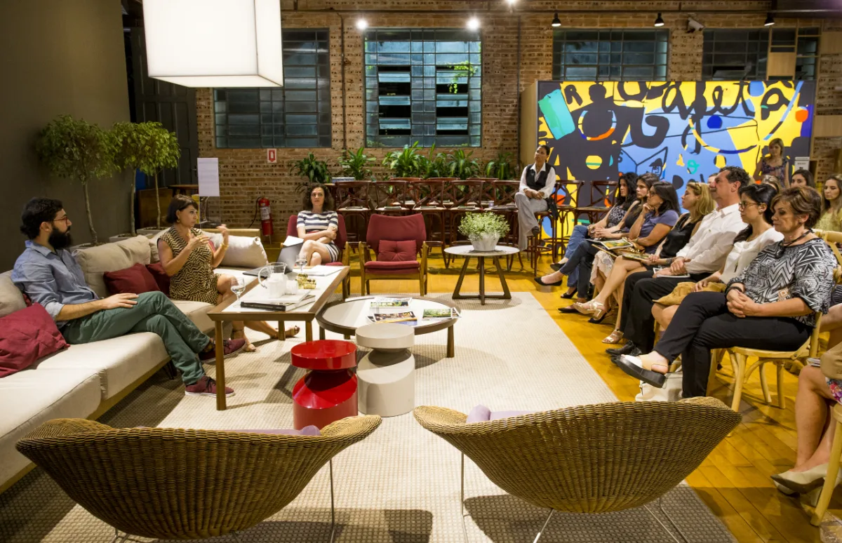 Bate-papo com André Mendes e Zilda Fraletti. 
