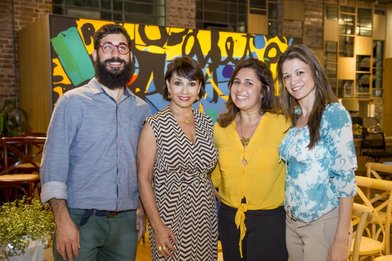 O artista plástico André Mendes, a galerista Zilda Fralleti, a jornalista Thabata Martin e a designer de interiores Taicy Pires.