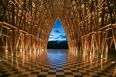 Catedral de Pereira, na Colômbia, feita de bambu por Simon Vélez, um dos expoentes da arquitetura colombiana. Foto: Divulgação