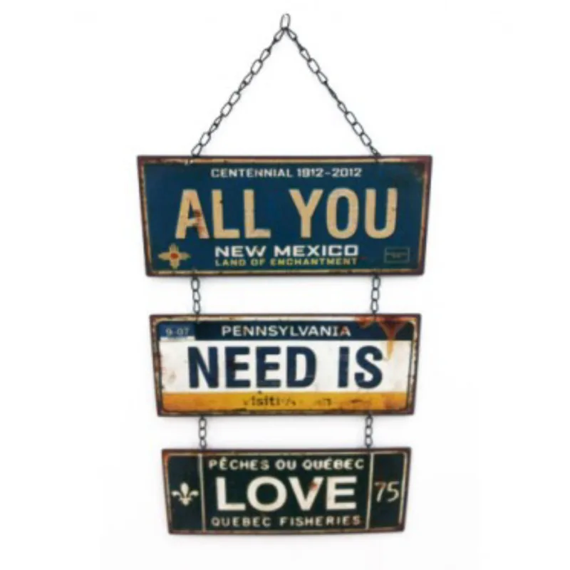 Placa decorativa "all you need is love", da Ribeiro e Pavani. R$ 112,90.