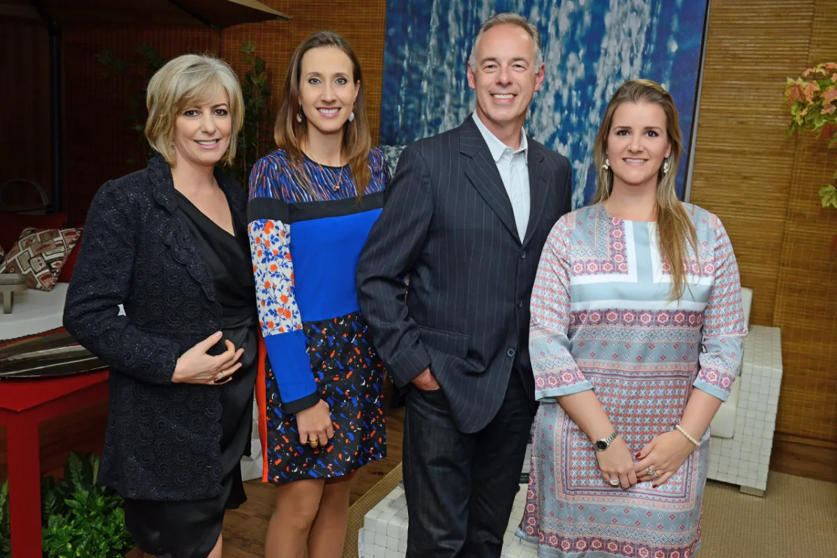 Joana D’Arc Brugnolo Jacoski, Sabina Bottarelli, Dalton Vidotti e Marina Canhadas durante o coquetel de abertura da 1ª Mostra Artesanal Mais. Fotos: Gerson Lima/Divulgação