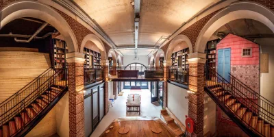 Átrio da edificação, que é um misto de hotel com instalação artística. Fotos: Hotel Not Hotel/Divulgação