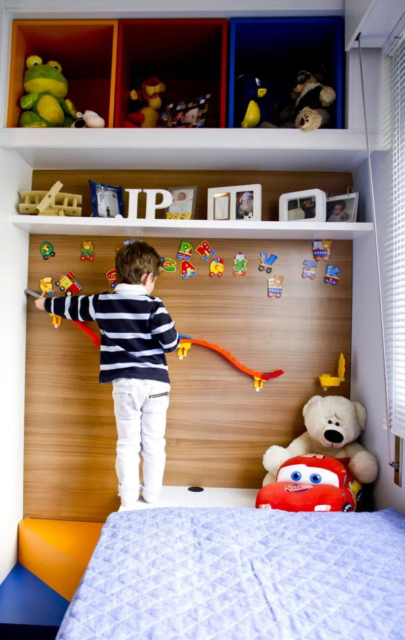 Elementos que convidam a criança a interagir com o quarto são ótima pedida para fazer com que ela encante-se pelo ambiente. Foto: Mel Gabardo / Gazeta do Povo.