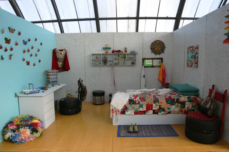 Aposte em ambientes com referências próximas para as crianças e em móveis funcionais. Foto: Daniel Castellano / Gazeta do Povo.
