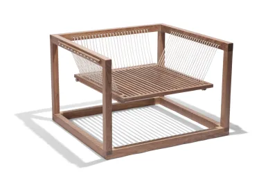 Poltrona Dorival, do arquiteto paulistano Arthur Casas, para a Butzke Unique: cumaru com cordas cilíndricas de poliéster e design minimalista. Foto: Divulgação