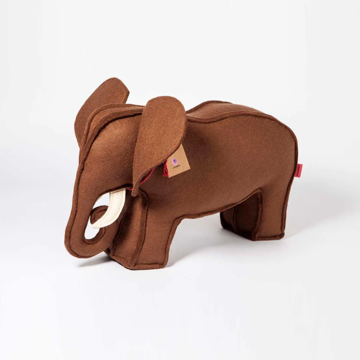 Dumbo P feito artesanalmente serve de peso de porta ou enfeite. Na Casa de Valentina, por R$ 210