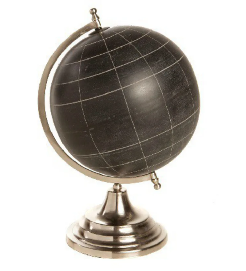 Globo decorativo lousa. Dá para criar o mundo do seu jeito. Da Coisas da Doris, R$ 385.