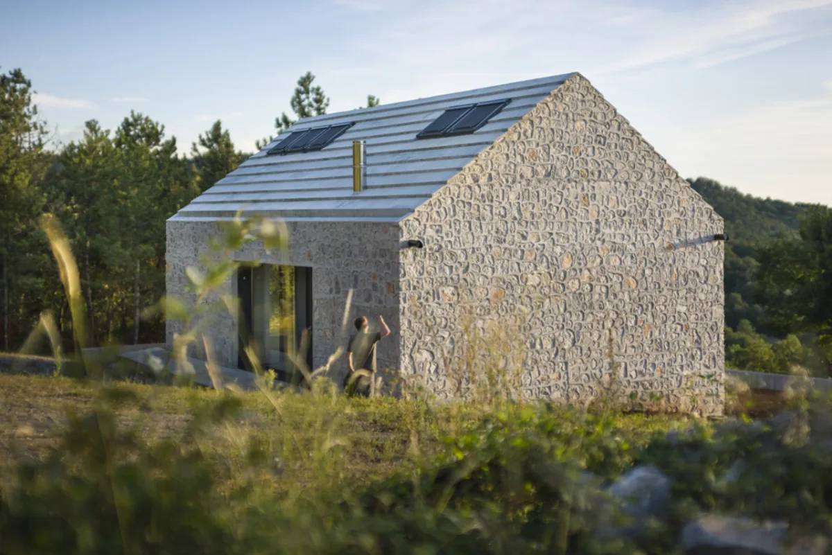 A Compact Karst House, na Eslovênia. Fotos: Janez Marolt / Marolt Photography