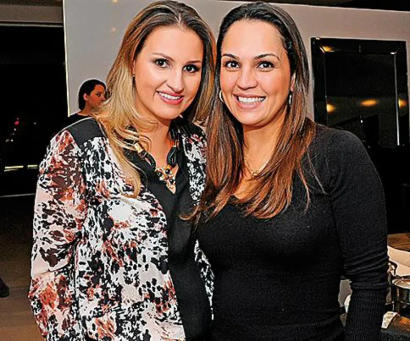 As arquitetas Samara Barbosa, que assina a vitrine, e Mariana Paula Souza. Fotos: Raquel Lima/Divulgação