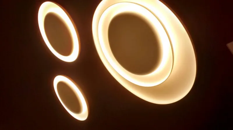 Luminárias não são apenas funcionais, muitas vezes são o elemento mais importante da decoração