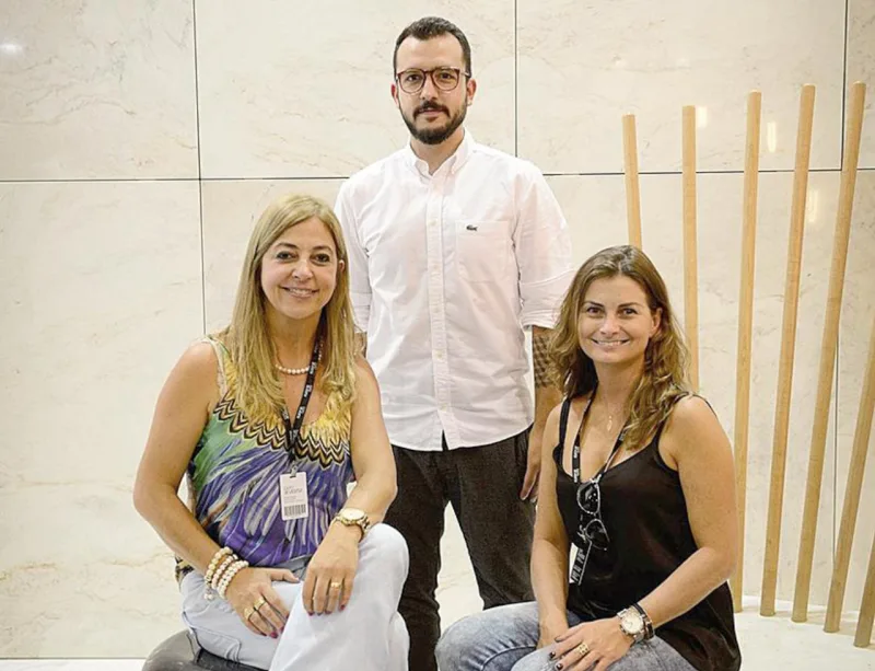 A arquiteta Elaine Zanon, o designer Paulo Biacchia e a designer Claudia Machado