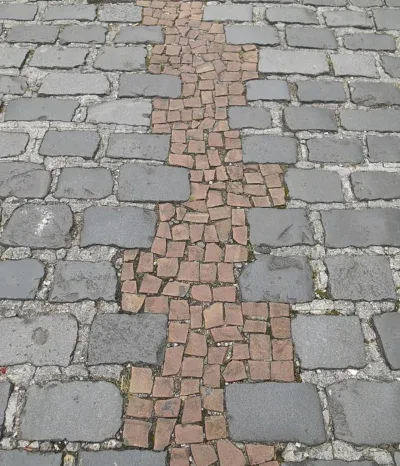 Só a pedra é eterna