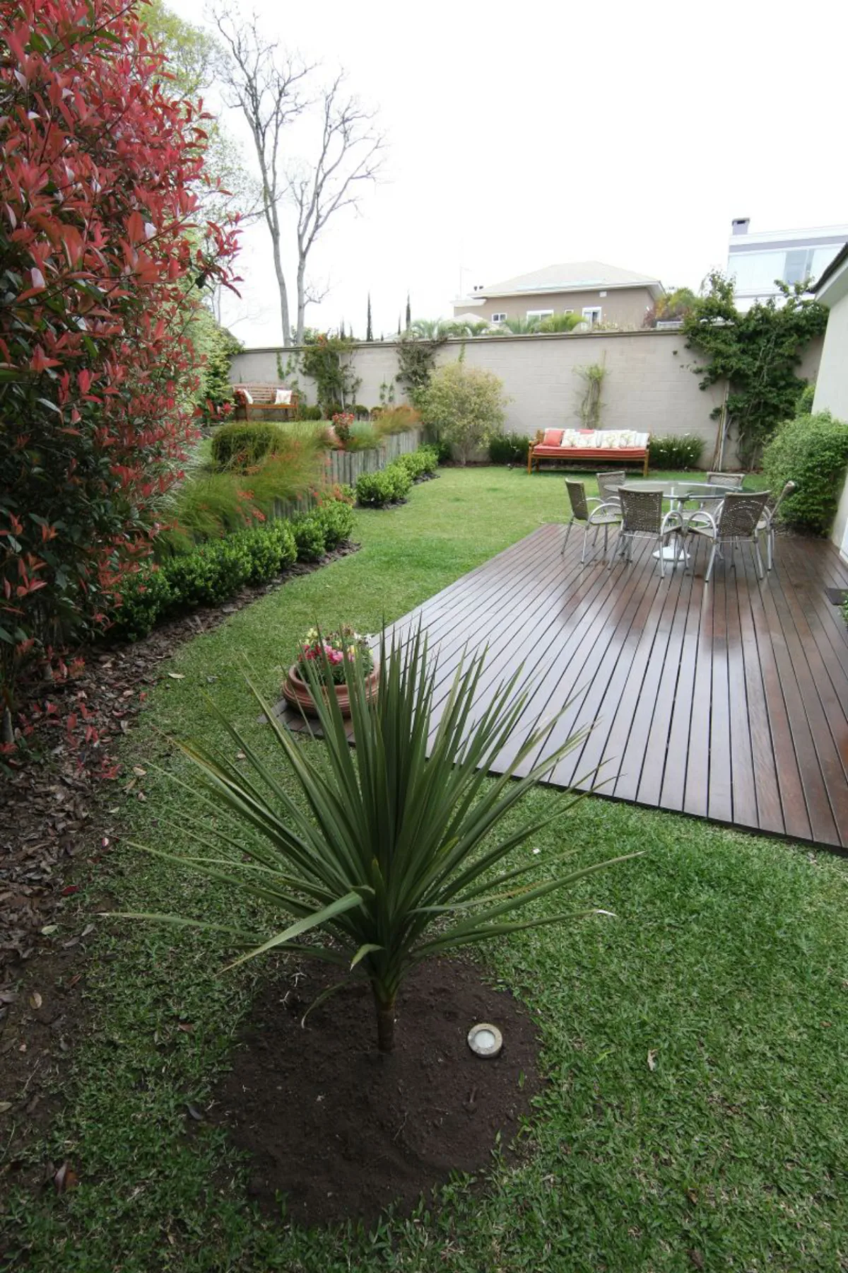 O projeto do paisagista Guto Ciccarino priorizou plantas coloridas para atrair pequenos animais ao jardim
