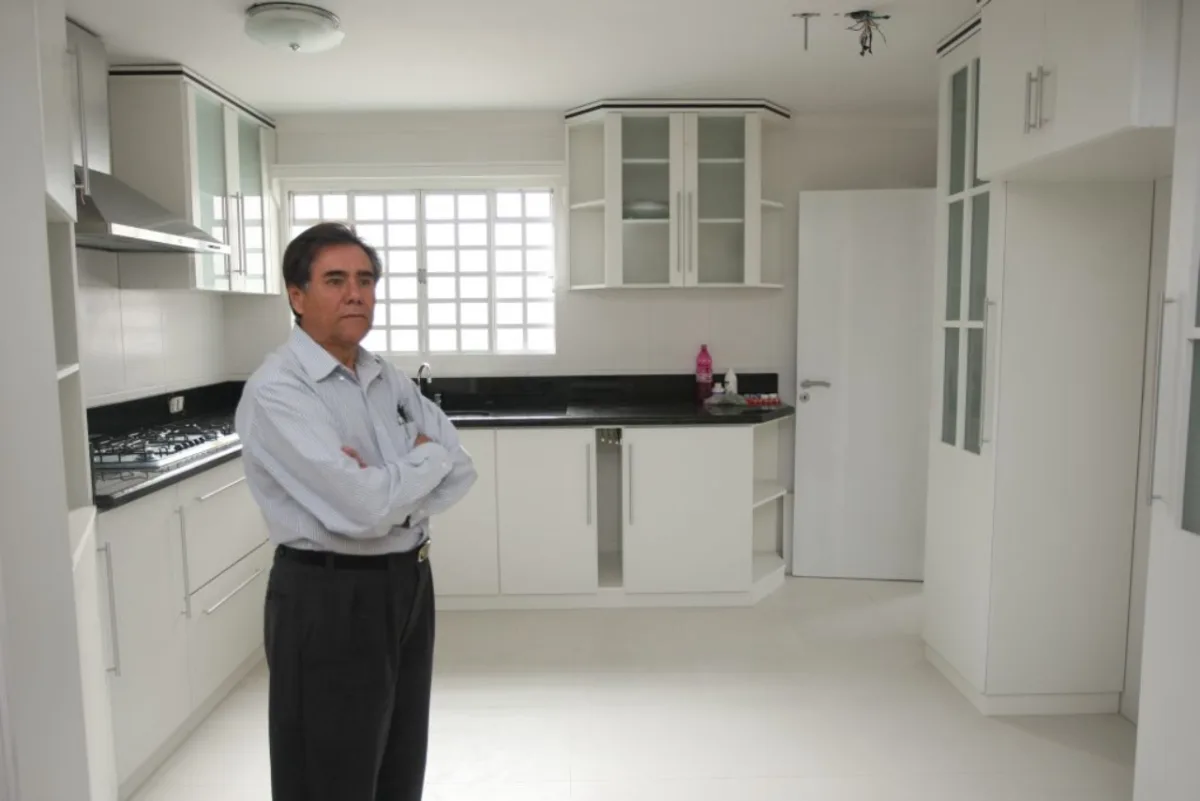 A área externa da casa do aposentado Arlindo Guedes será a última parte da obra