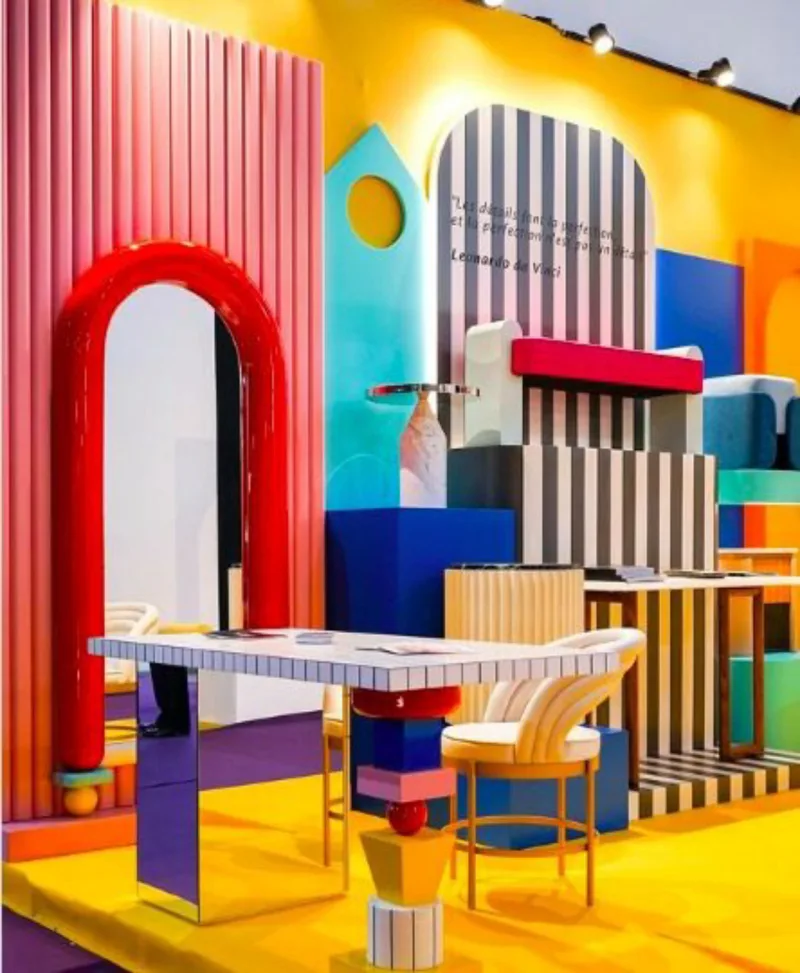 Cores vibrantes vieram para ficar. Na foto, espaço da Italica Tailormade Furniture